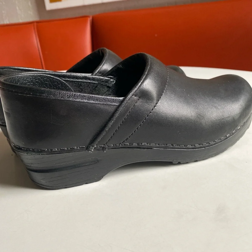 Clogs - Picture 2 of 11